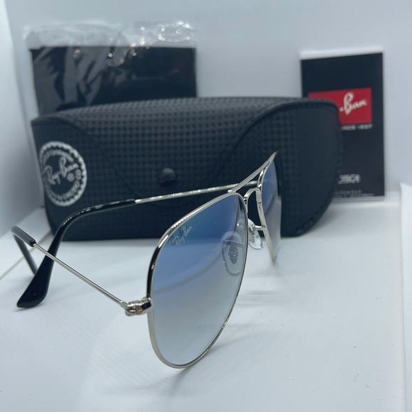 BNIB Rayban Silver with Blue Gradient Lens Rb3025 - Picture 3 of 7
